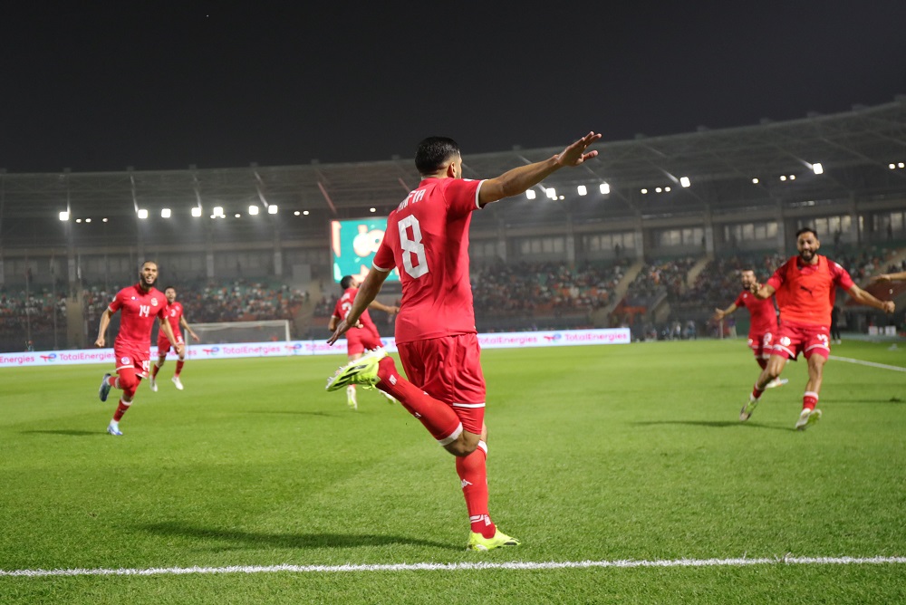 Hamza Rafia yishimira igitego cyahesheje Tunisia inota rya mbere muri CAN 2023