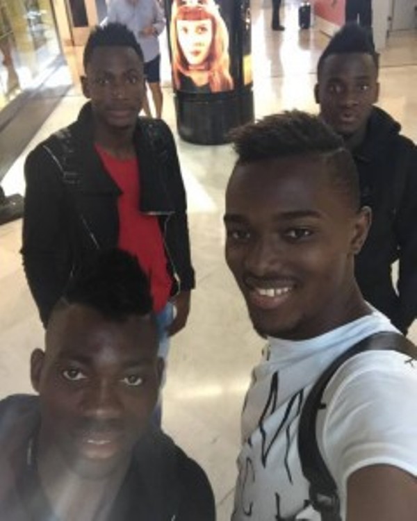 Christian Atsu na bagenzi be ku kibuga cya Amsterdam bitegura urugendo rwa Congo mbere yo kuza i Kigali