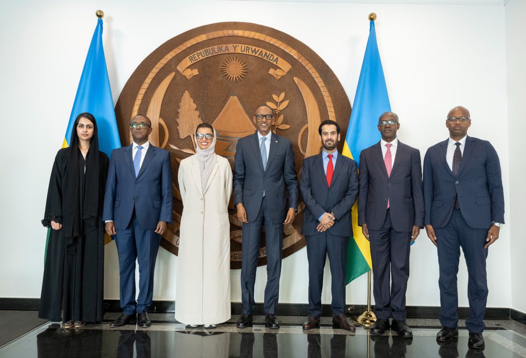 Ibi biganiro bya Perezida Kagame na Noura bint Mohammed Al Kaabi byitabiriwe n’abandi bayobozi batandukanye ku mpande zombi