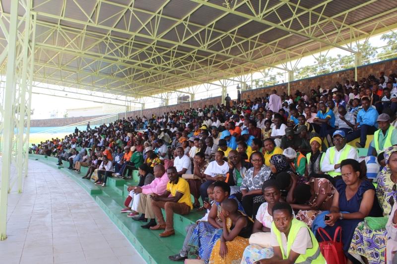 Abaturage na bo bakurikiranye uyu muhango ari benshi