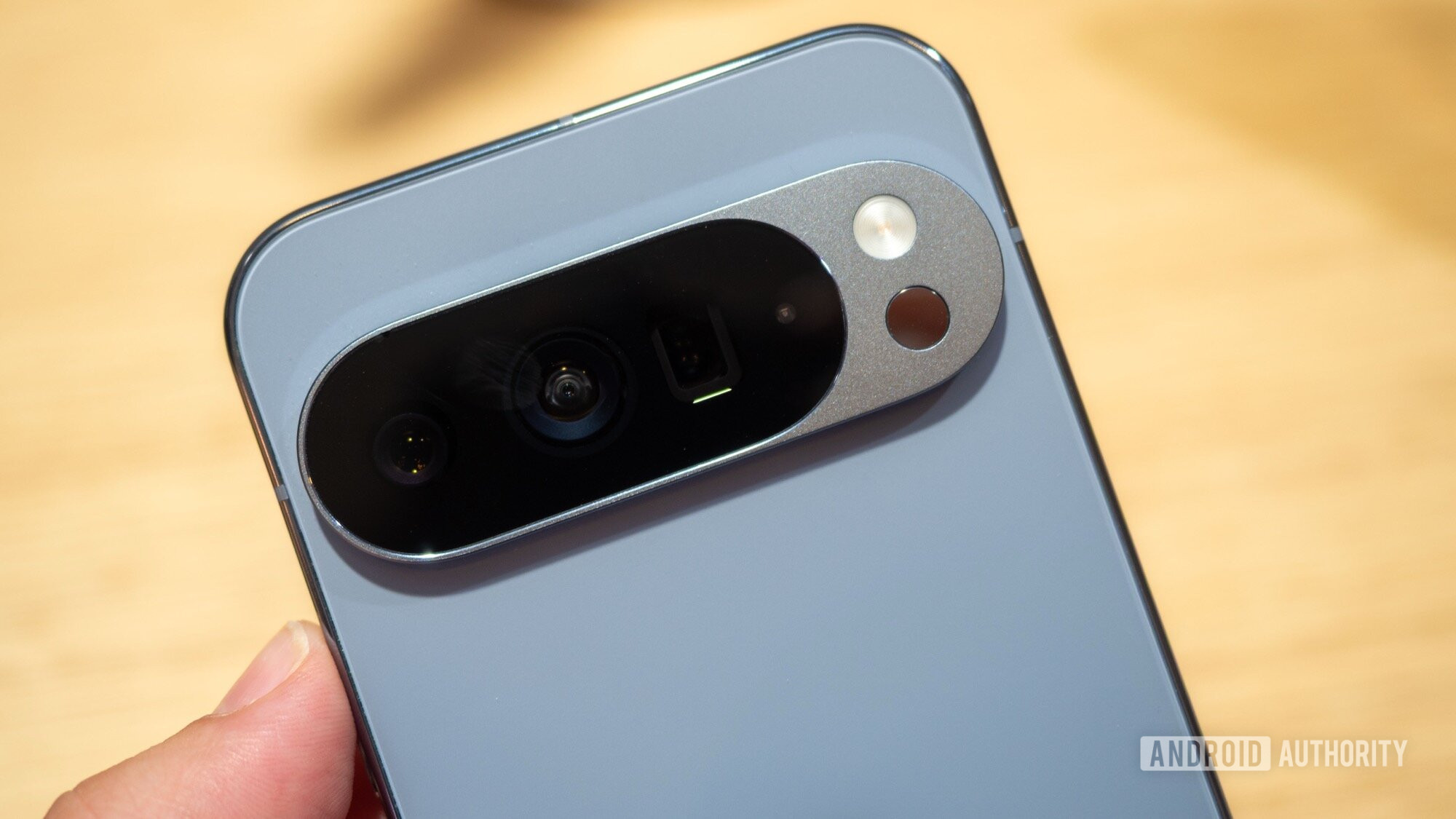 Pixel 10 isanzwe, ubu ifite camera ya gatatu inyuma ya telephoto