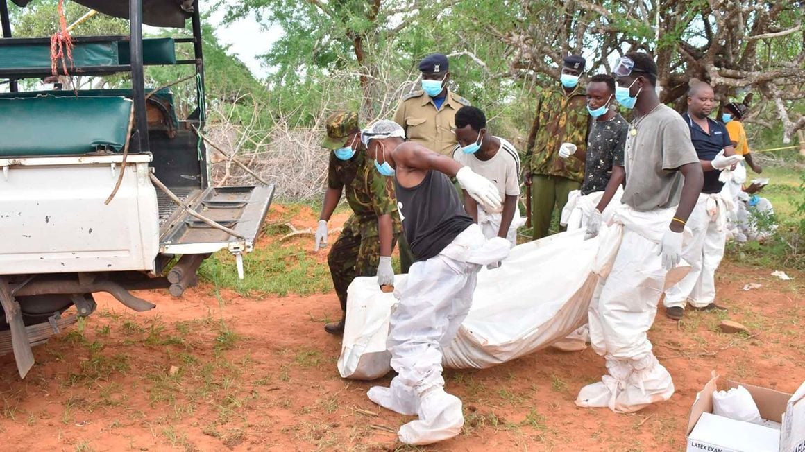 Imirambo imwe yataburuwe basanze hari ibice bituzuye, bigakekwa ko byagiye bigurishwa mbere yo kubashyingura