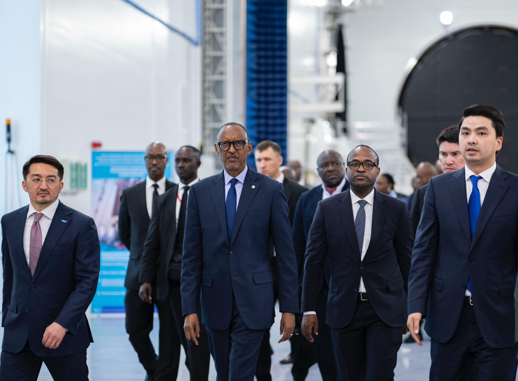 Perezida Kagame yasuye Ikigo gikora ibijyanye n’Isanzure muri Kazakhstan, National Space Center