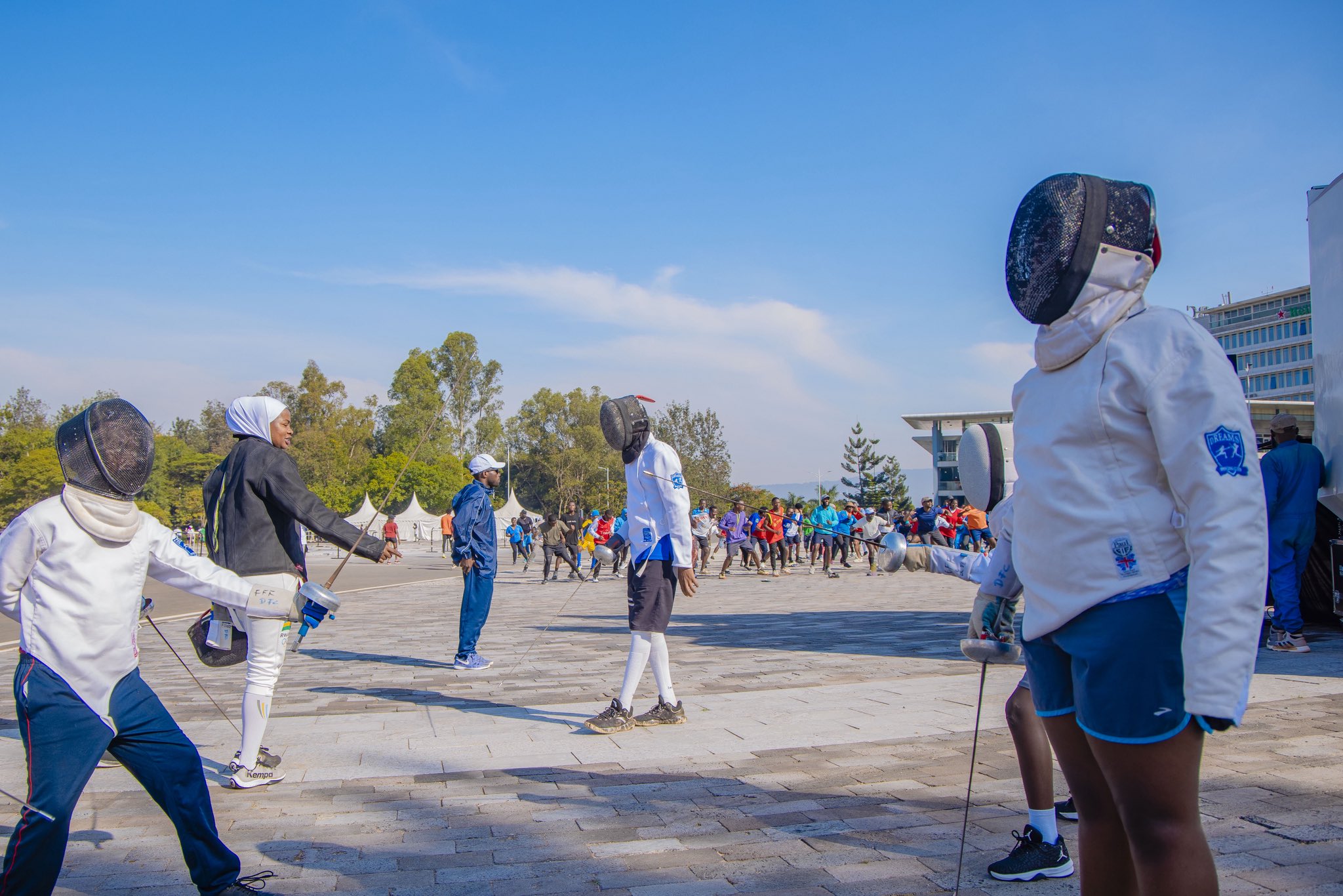 Umukino wa Fencing ni umwe mu yigishwa muri Car Free Day