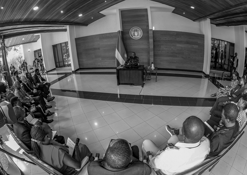 Perezida Kagame yagiranye ikiganiro n'abanyamakuru