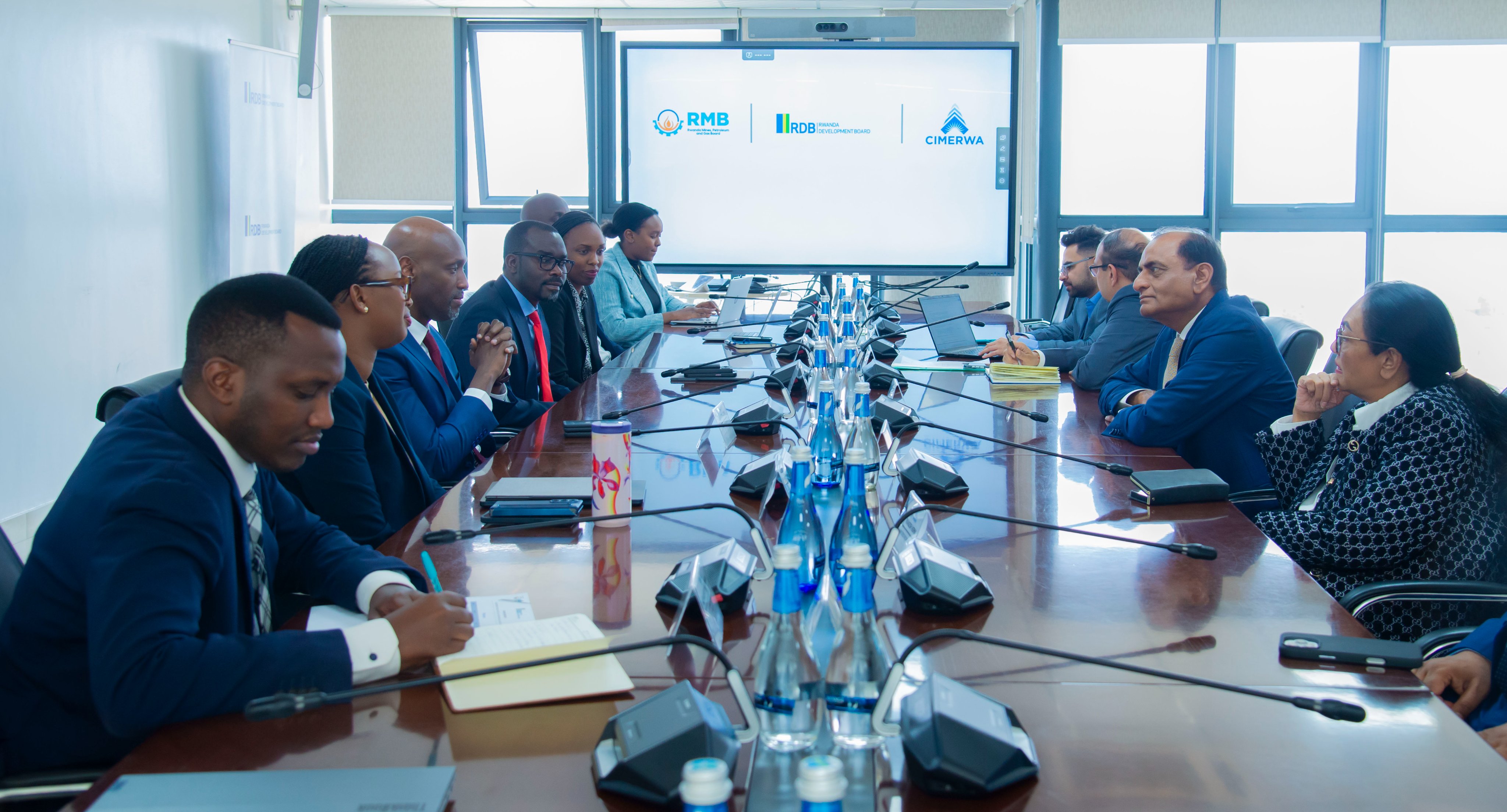 U Rwanda  na CIMERWA Plc byasinye amasezerano azafasha kubaka uruganda rwa miliyari 270 Frw i Musanze