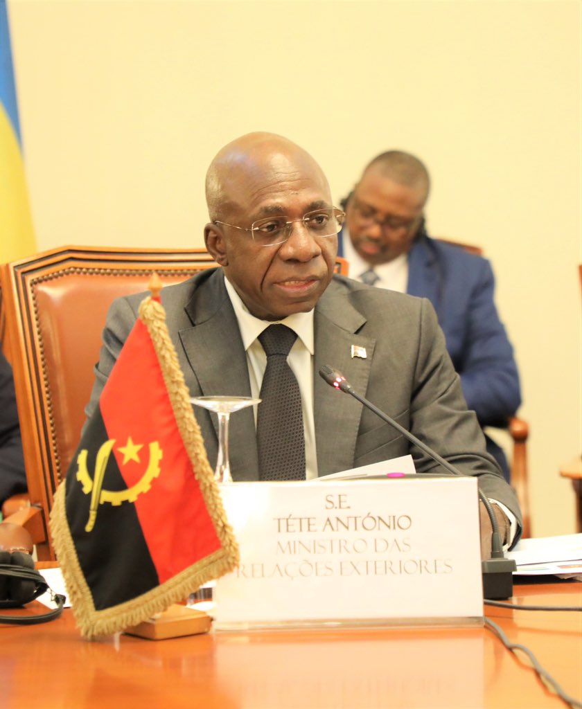 Minisitiri w'Ububanyi n'Amahanga wa Angola, Téte António, yitabiriye ibi biganiro nk'umuhuza