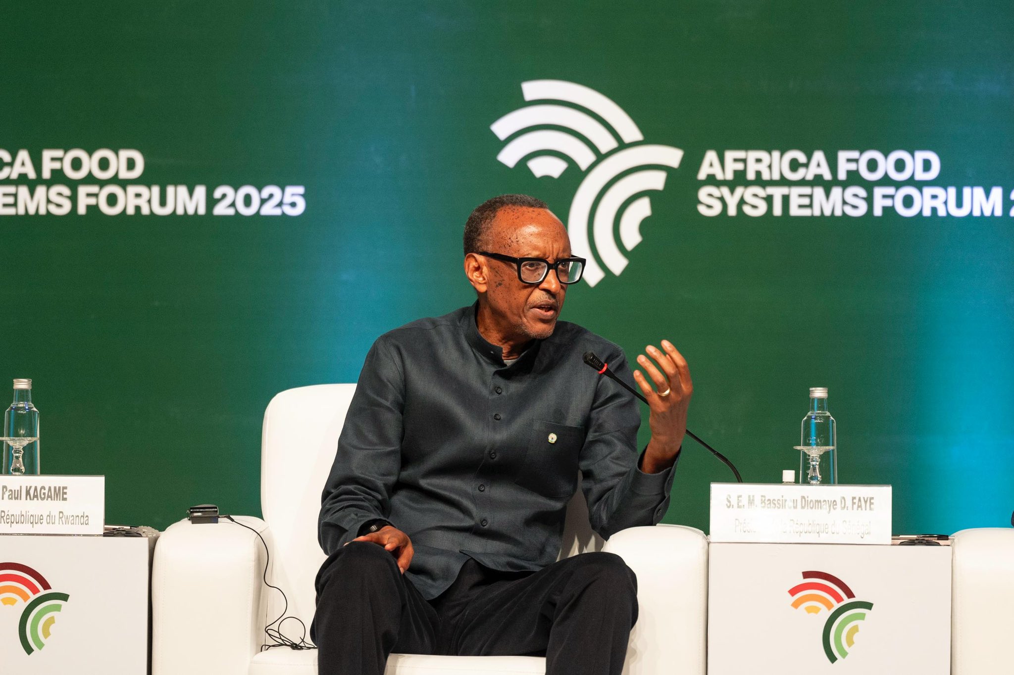 Perezida Kagame yavuze ko yumva ububare bw'impunzi kuko na we yabaye mu nkambi imyaka 24