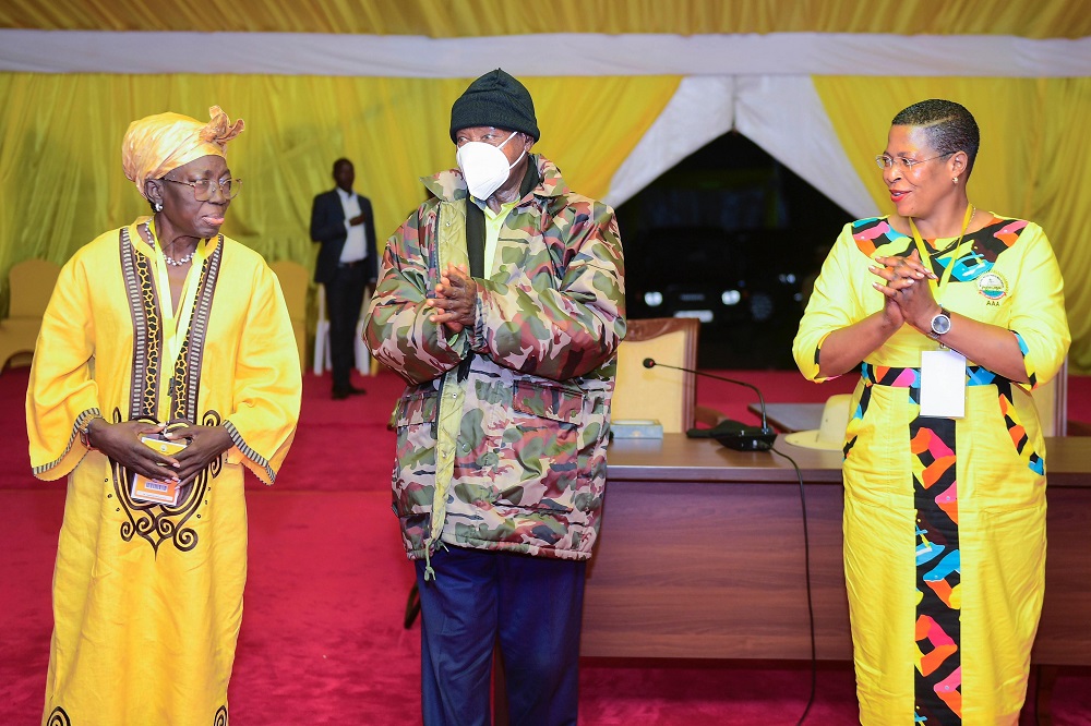 Anita Among yahatanye na Kadaga aramutsinda