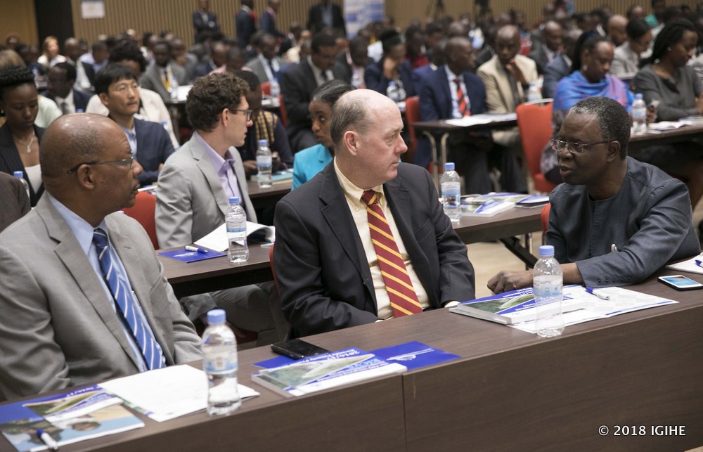 Abayobozi batandukanye bitabiriye igikorwa cyo kumurika ubushakashatsi bwa Gatanu ku mibereho y'ingo mu Rwanda