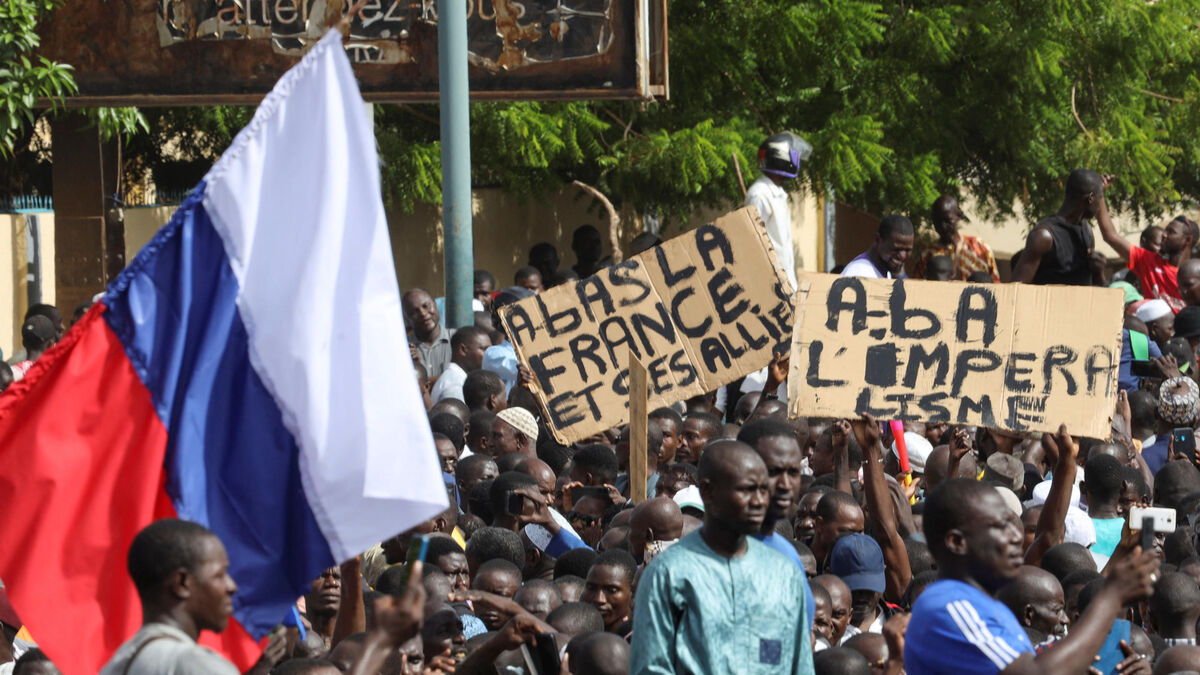 Abanya-Niger bamaze iminsi bigaragambya basaba u Bufaransa kubavira mu gihugu