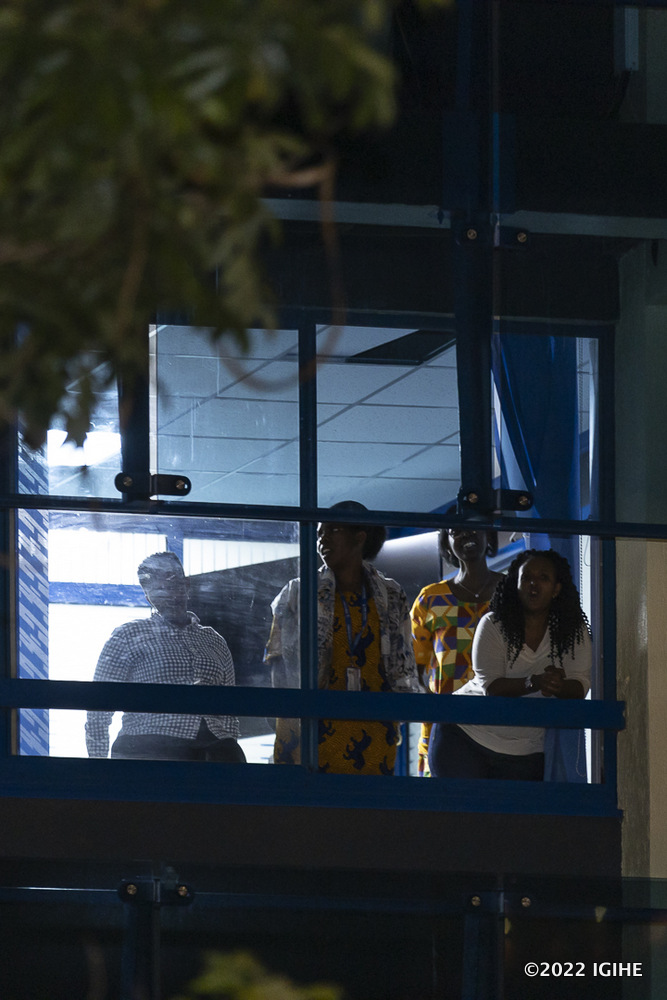 Muri Banki ya Kigali byabasabye kurenza amasaha y'akazi bategerereza igitaramo mu biro