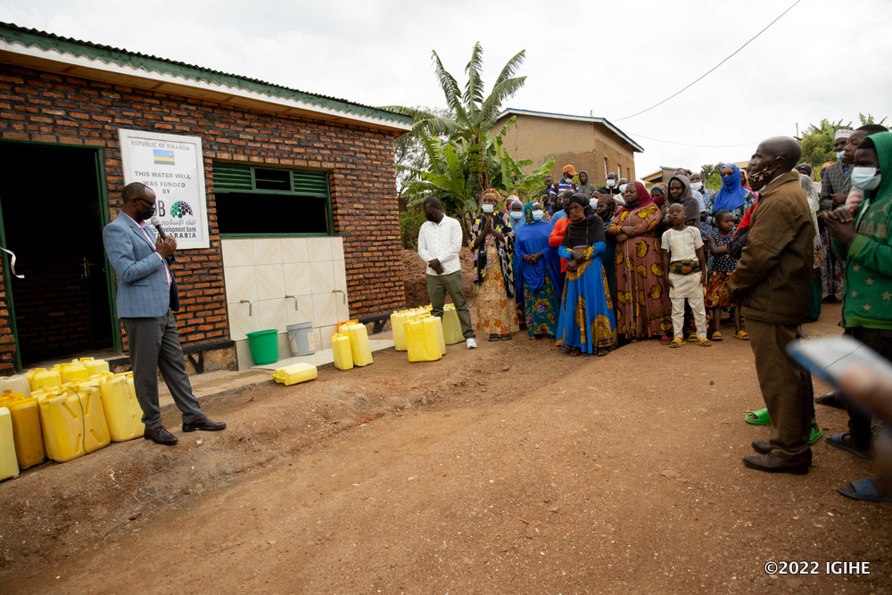 Umbrella for Vulnerable yashimiwe ibikorwa byayo birimo kugeza amazi n'amashanyarazi ku batayafite