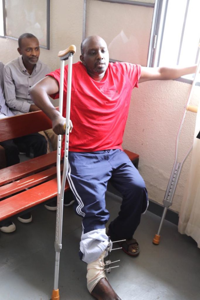 Mudathiru arimo kuvurwa ukuguru kwakomerekeye mu mashyamba ya RDC