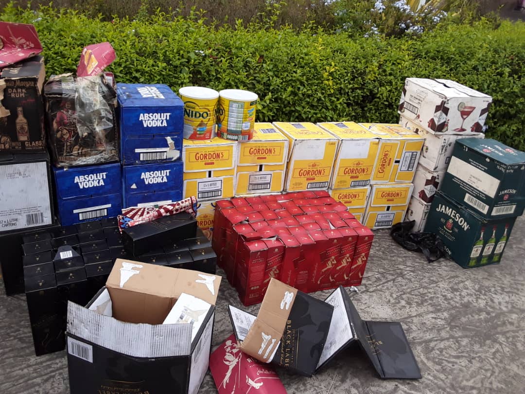 Mu modoka hasanzwemo inzoga za liqueur zitandukanye