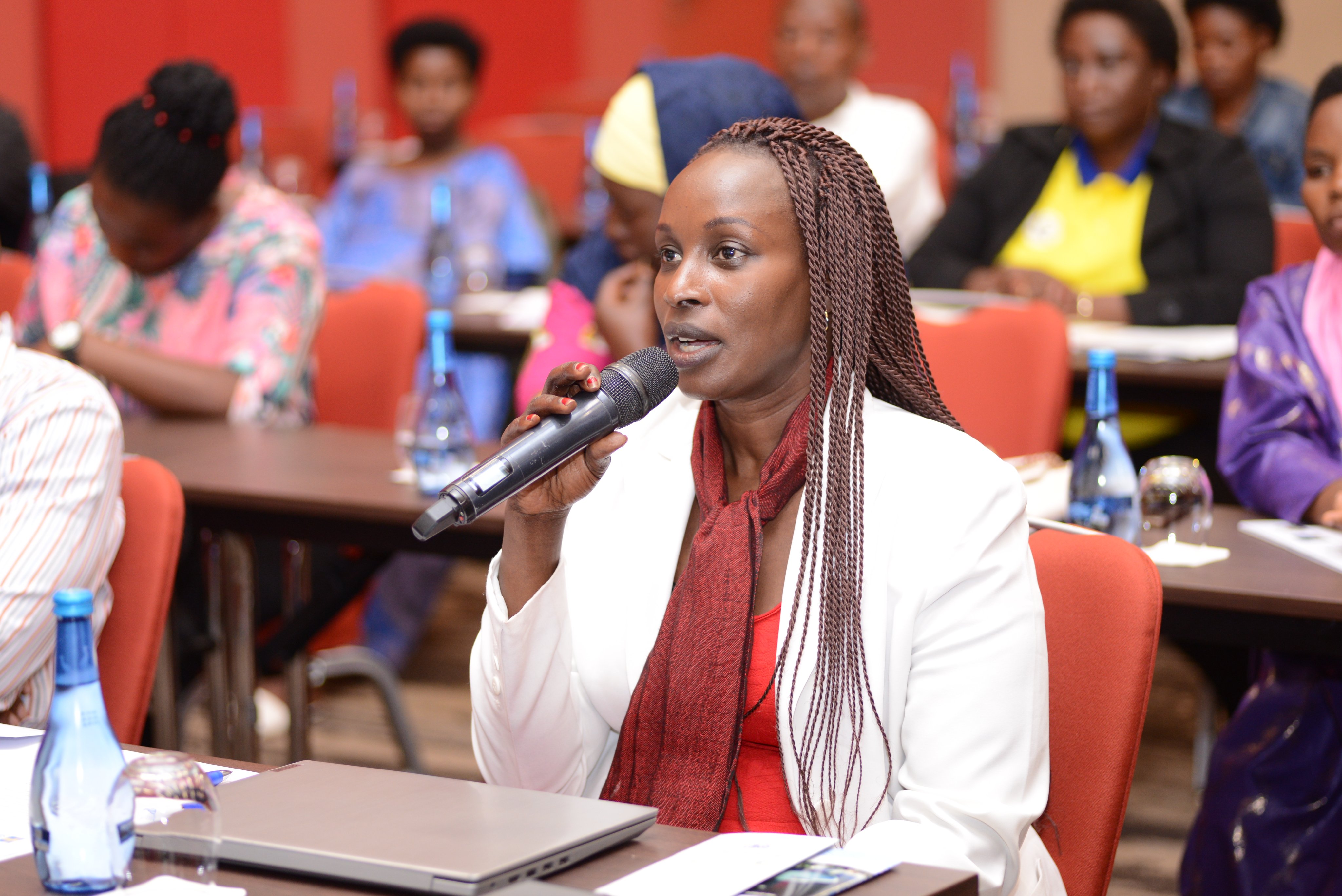 Abakora ubucuruzi batanze ibitekerezo bitandukanye ku byanozwa