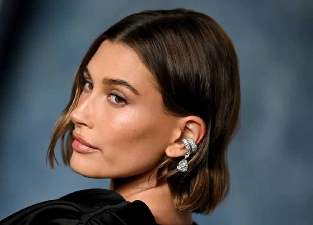 Hailey Bieber yagurishije ikigo cye gikora iby’ubwiza kuri miliyari 1$