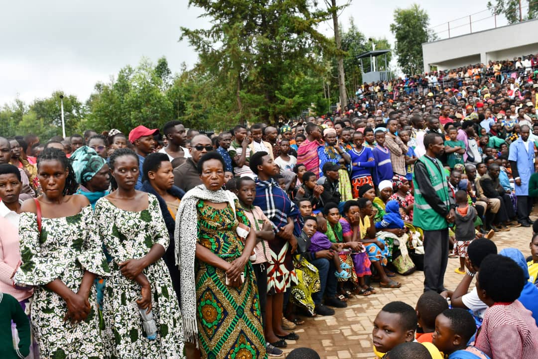 Abaturage bari baje kwifatanya mu gushyingura mu cyubahiro abazize Jenoside yakorewe Abatutsi