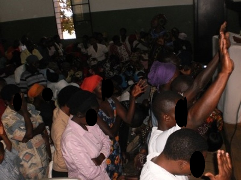 Hari abahurira n'ibibazo mu byumba by'amasengesho