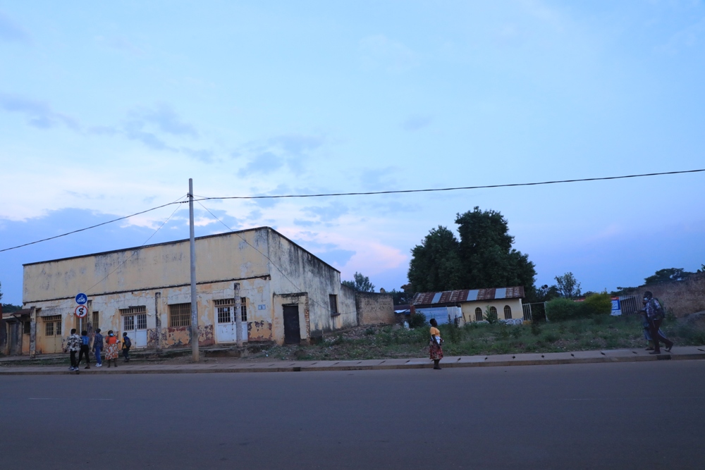 Hari abahisemo gusiga inzu zihagaze barigendera