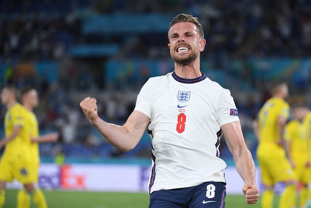 Jordan Henderson ubwo yishimiraga igitego cya kane yari atsindiye u Bwongereza