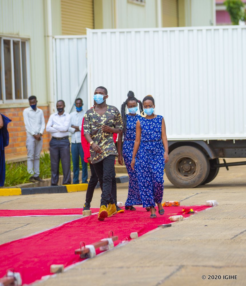 Herekanwe imyenda itandukanye ikorerwa muri uru ruganda