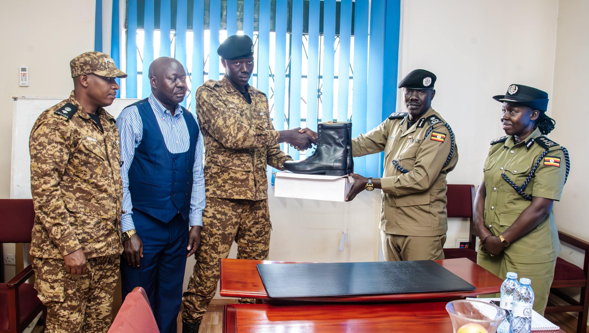 Polisi ya Uganda yamutumirije inkweto zihariye