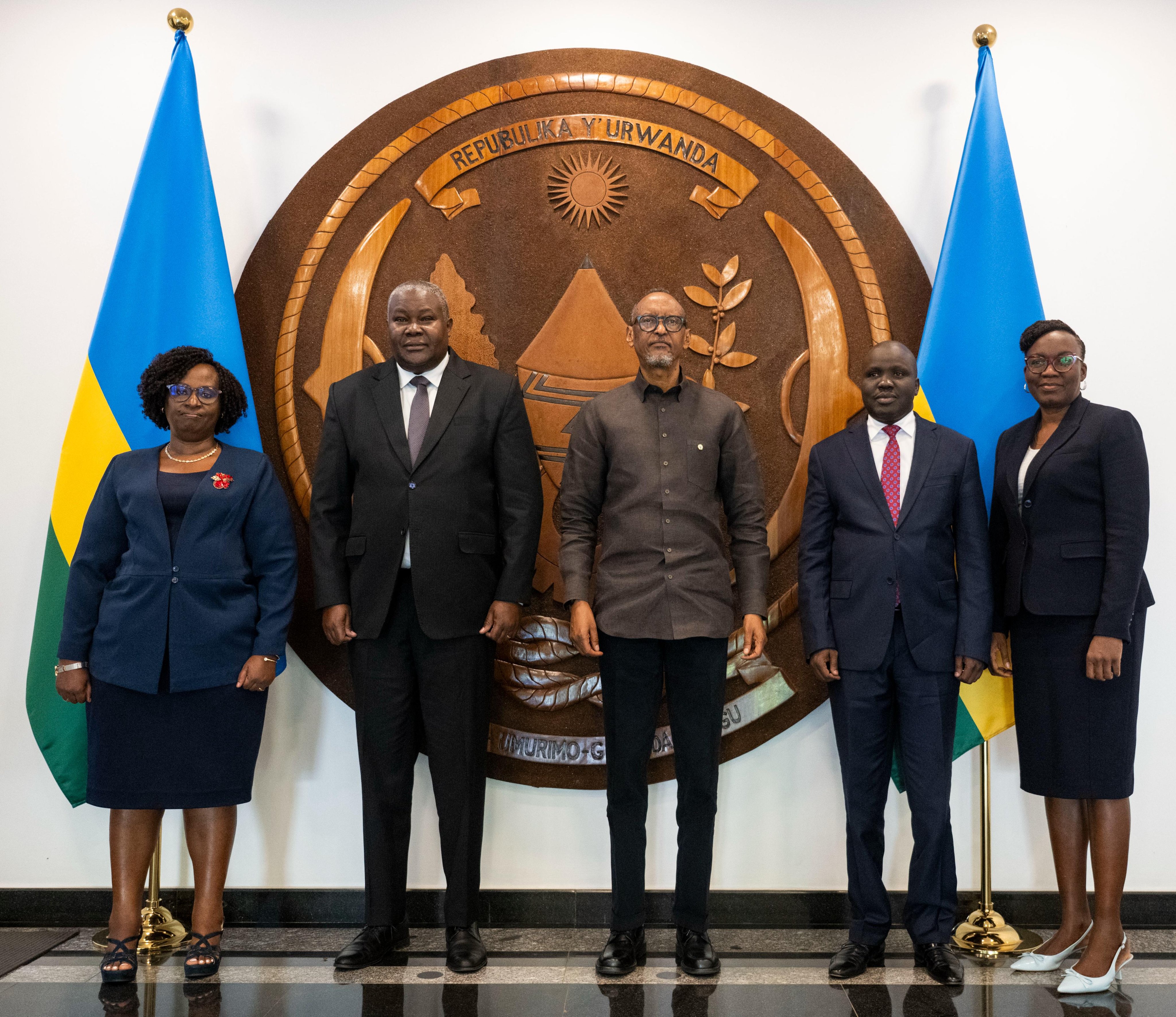 Perezida Kagame yakiriye abayobozi bo muri EAC
