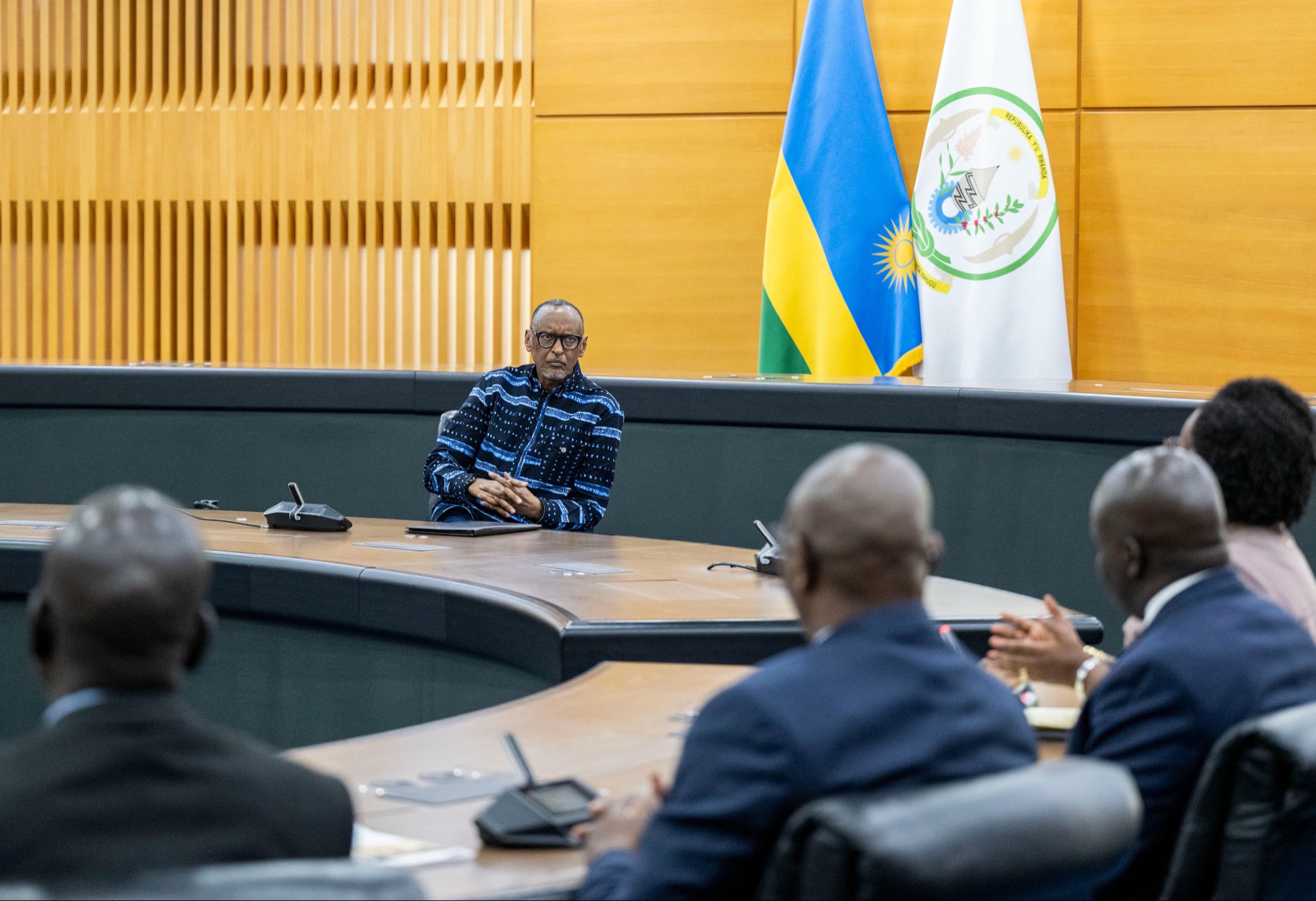 Perezida Kagame yaganiriye n’abayobozi ba EAC ku kwihuza kw’Akarere