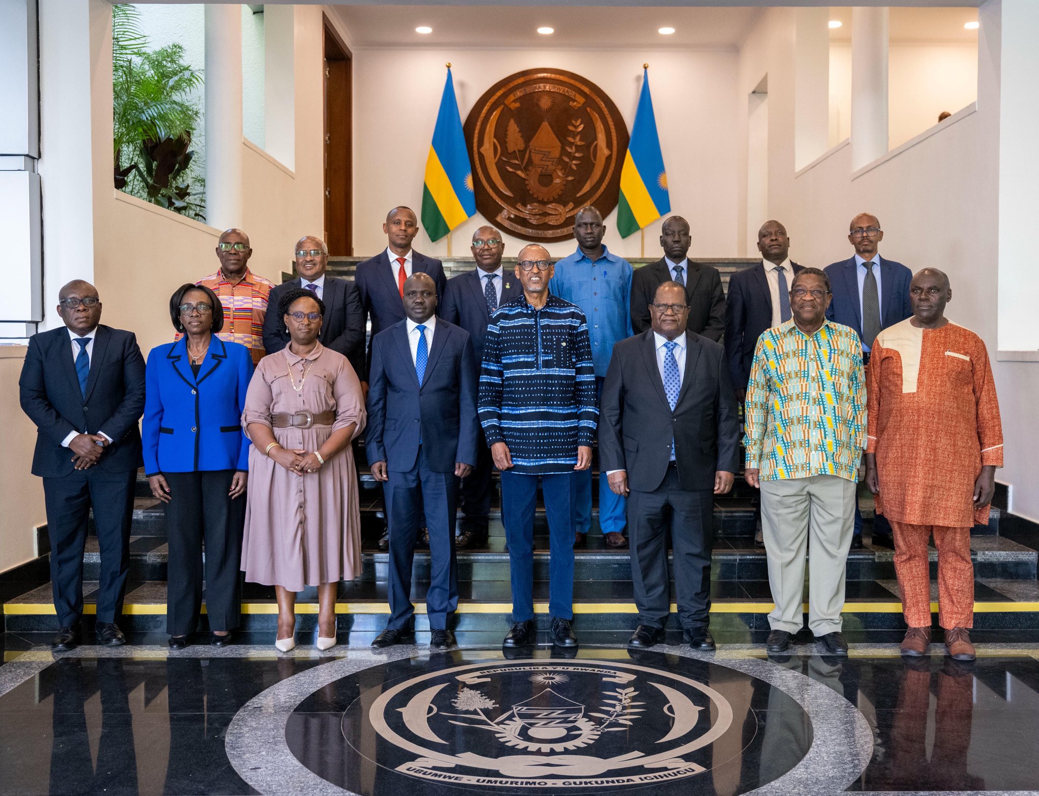 Perezida Kagame yakiriye abayobozi bo muri EAC