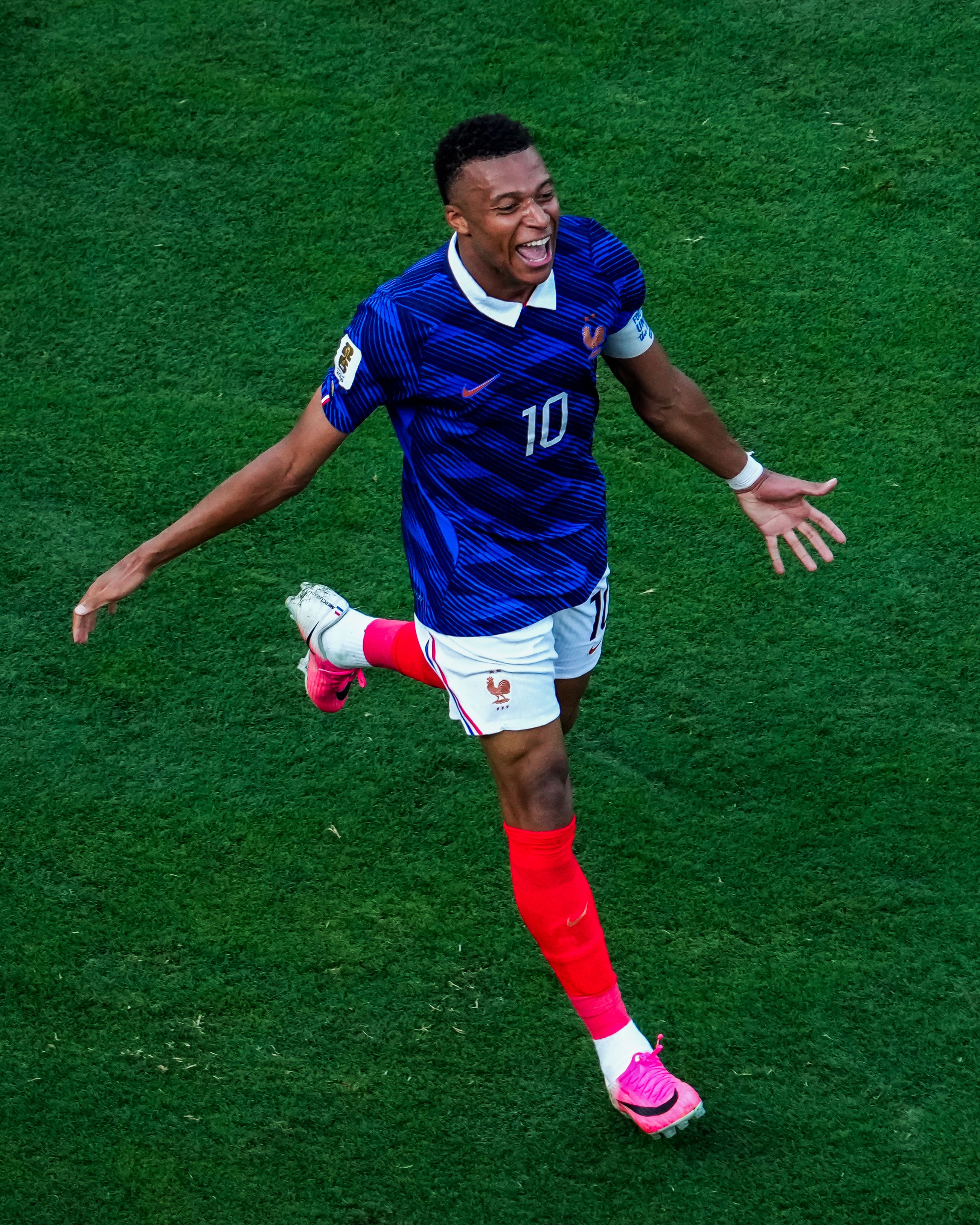 Kylian Mbappé ari gusatira kuba umukinnyi watsinze ibitego byinshi mu Gikombe cy'Isi
