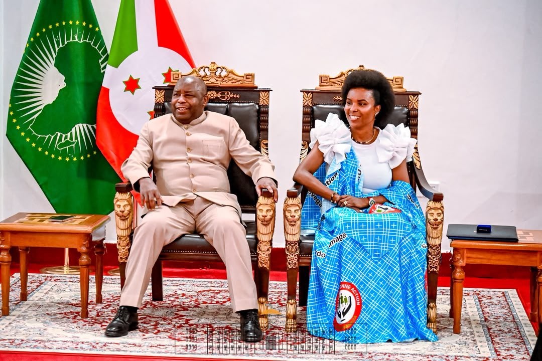 Perezida Ndayishimiye yagiranye ibiganiro n’umugore we nyuma yo kumusaba ‘audience’