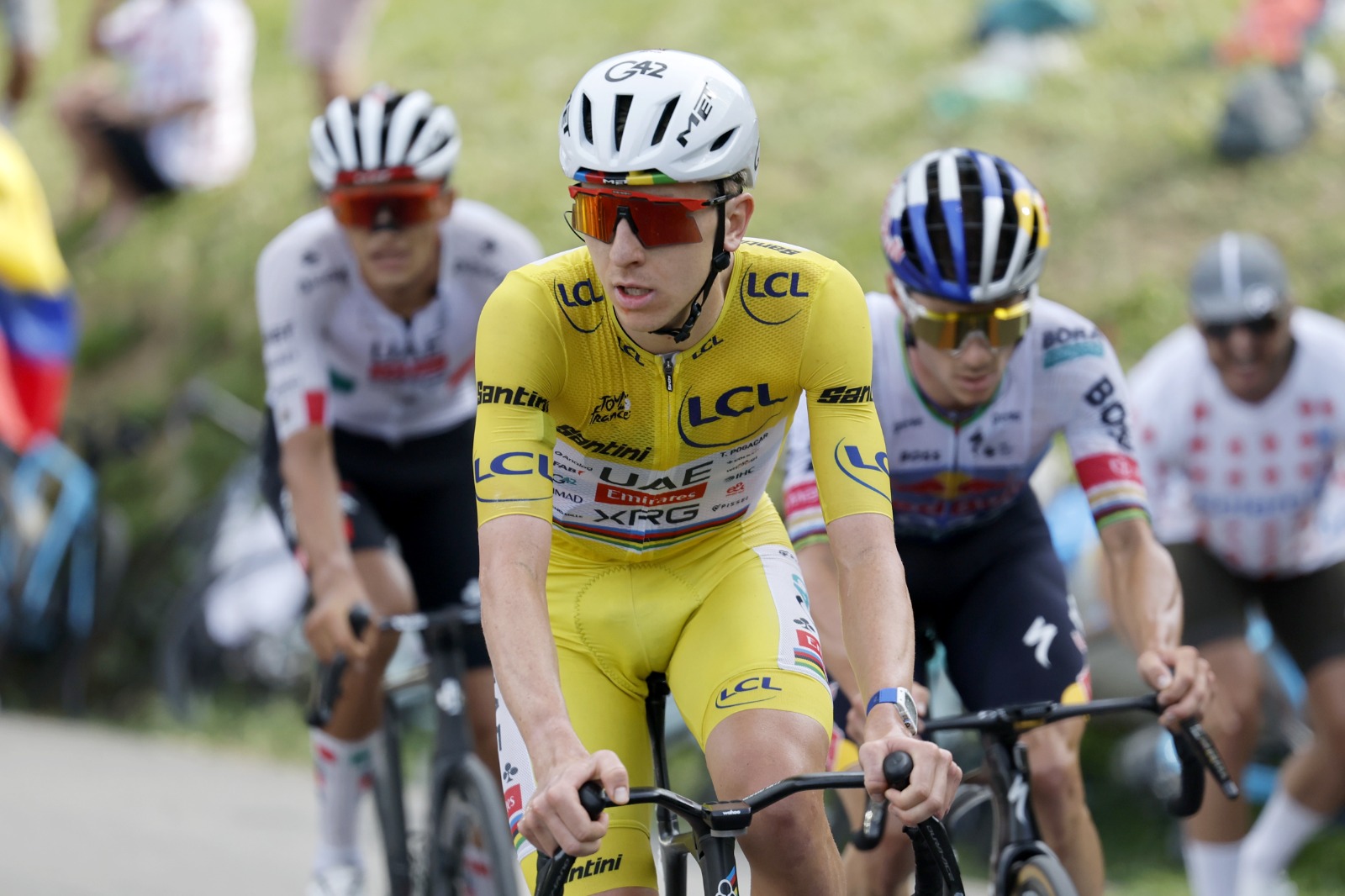 Tadej Pogačar aracyambaye umwenda w'umuhondo wa Tour de France 2026