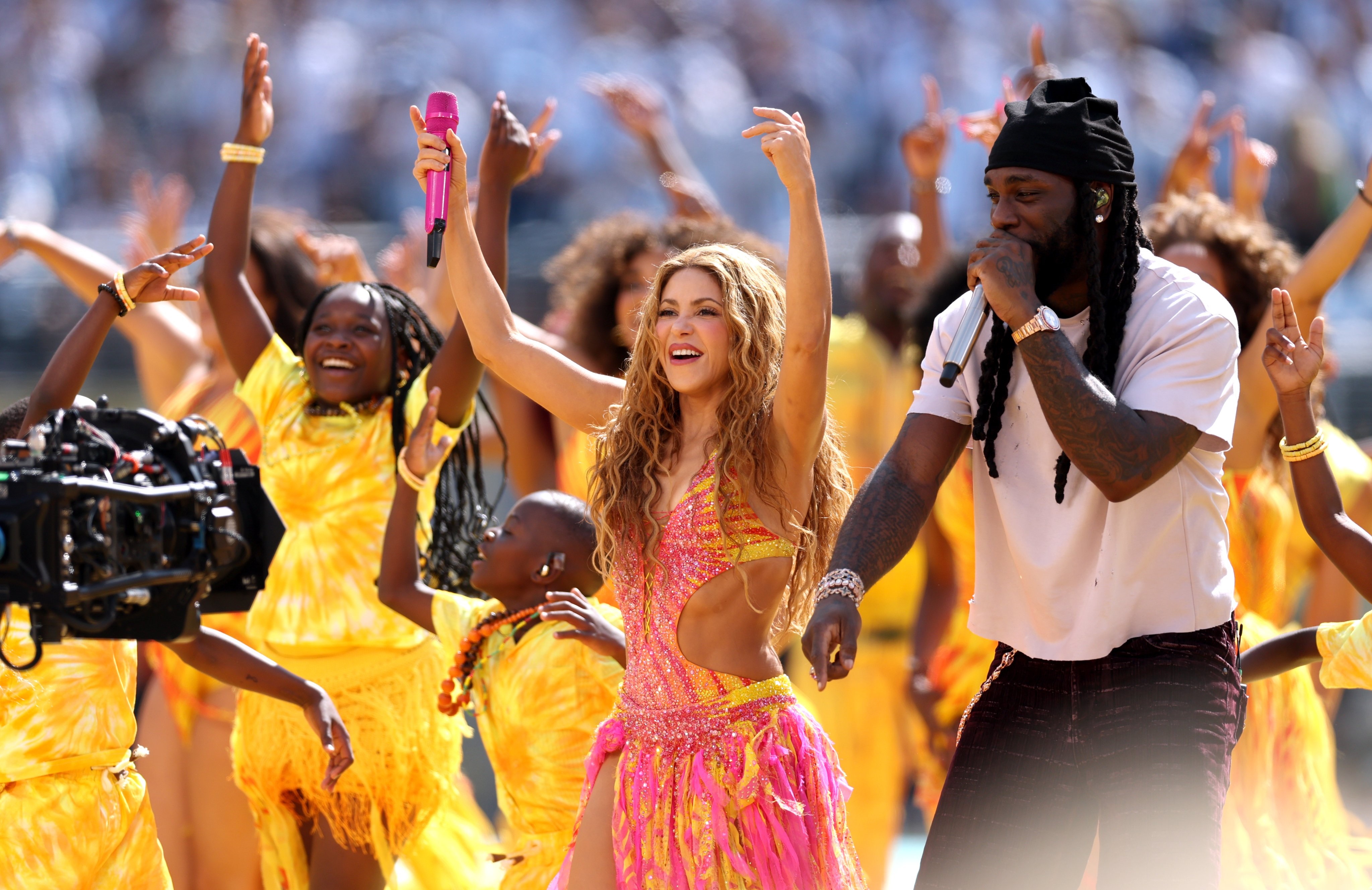 Shakira na Burna Boy bifashishije Ghetto Kidas mu kubyina indirimbo y'Igikombe cy'Isi cya 2026, "Dai Dai"