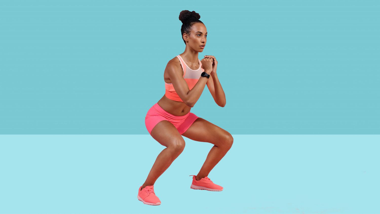 Ukora squats ni uku aba ameze, ashobora guterura dumbbell cyangwa se agaterura ikindi kintu ku rutugu