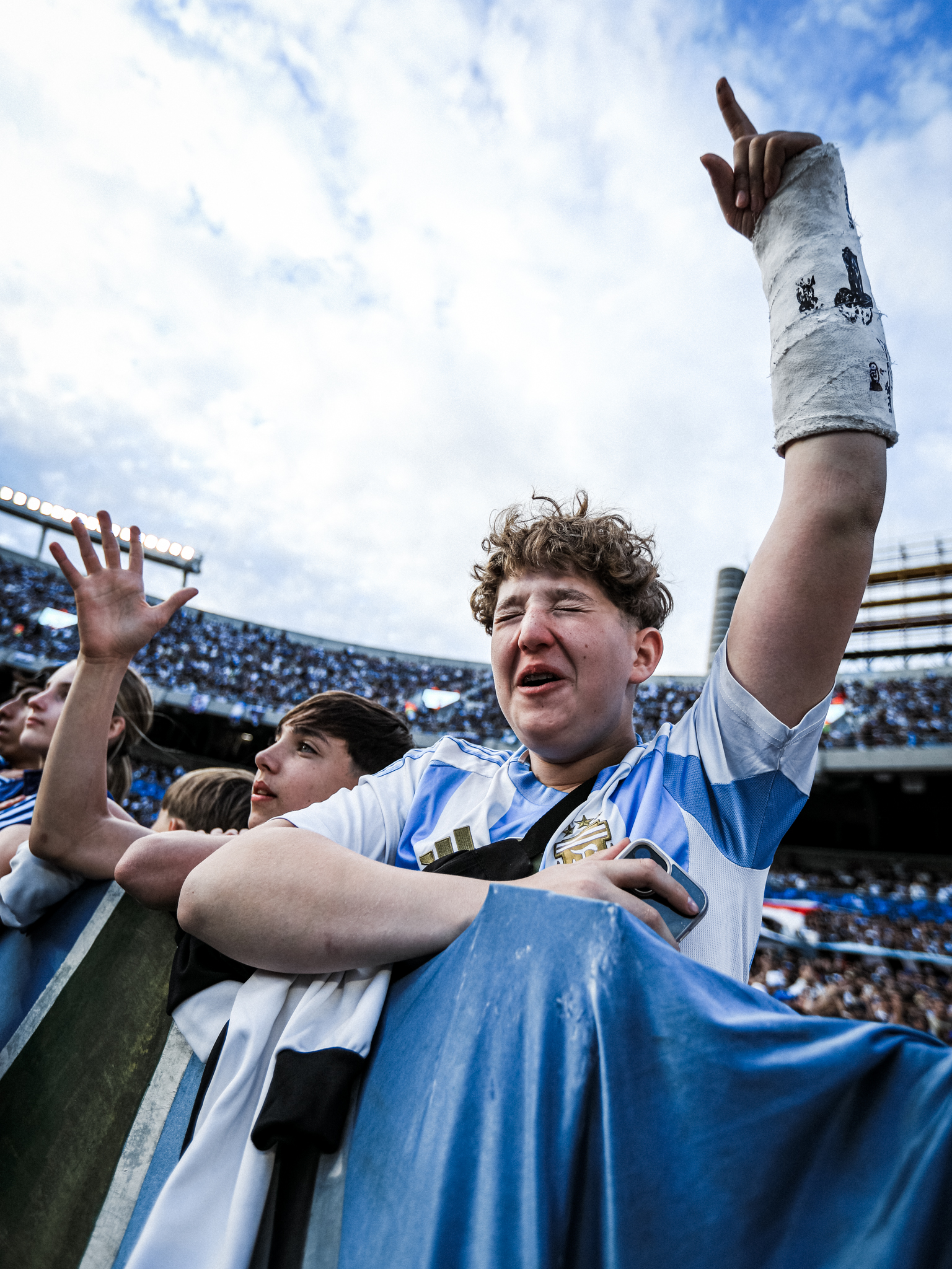 Uyu yavunitse akaboko ariko ntiyatanzwe muri stade gusezera kuri Messi