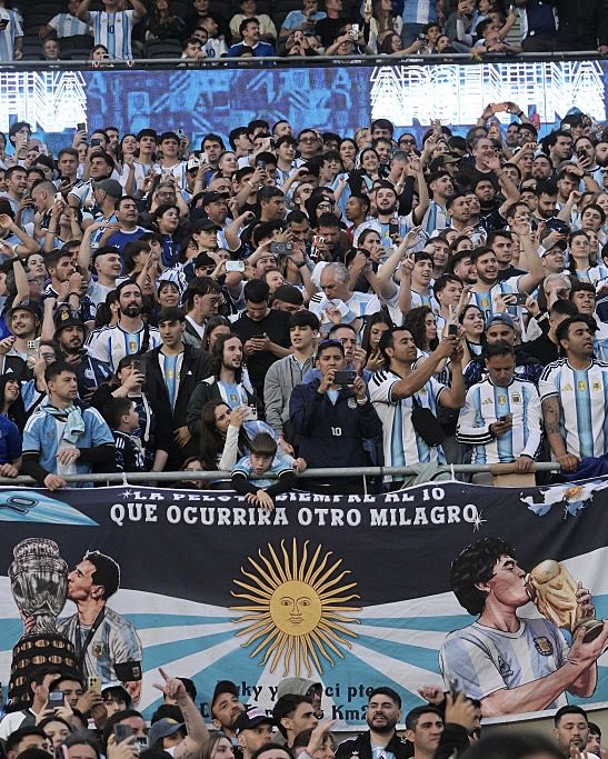 Abafana barenga ibigumbi 80 bari muri stade