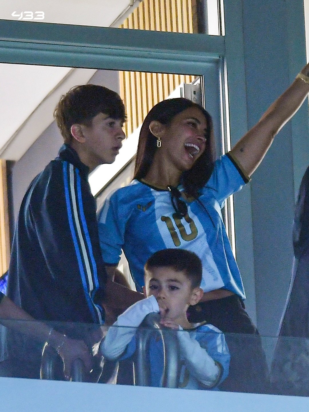 Umuryango wa Messi wamuherekeje