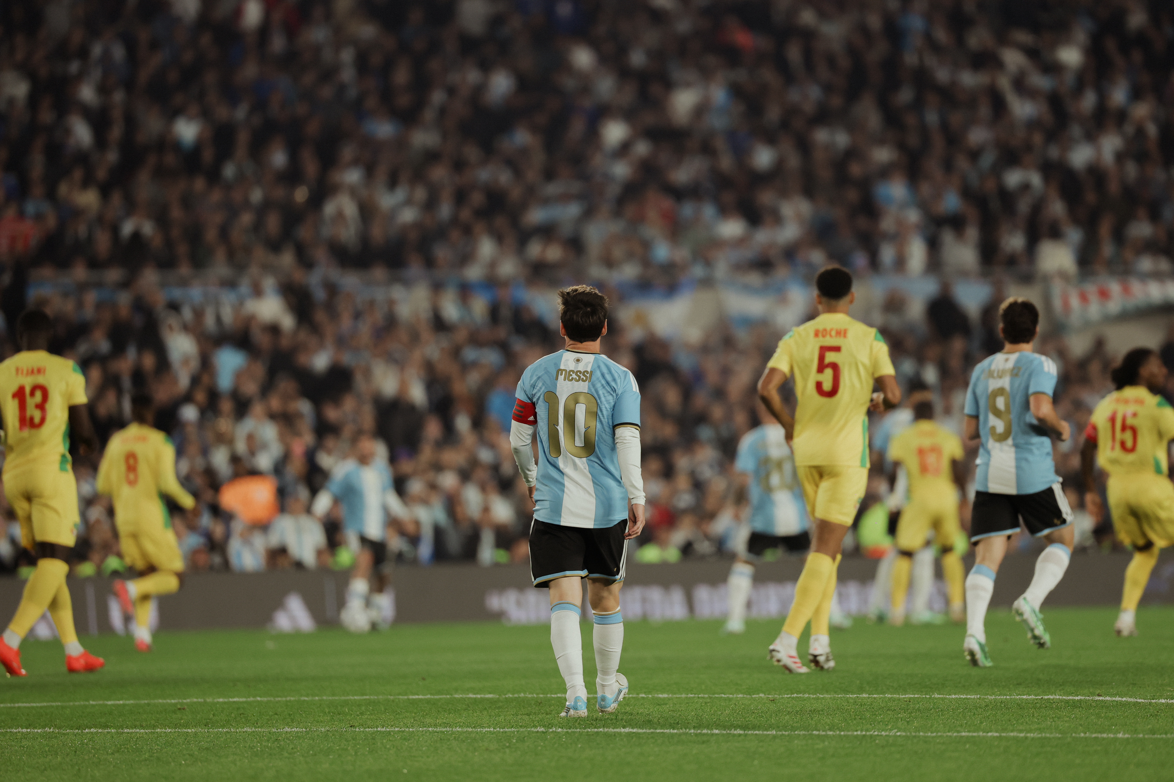 Messi yakoze amateka adasanzwe mu mupira w'amaguru