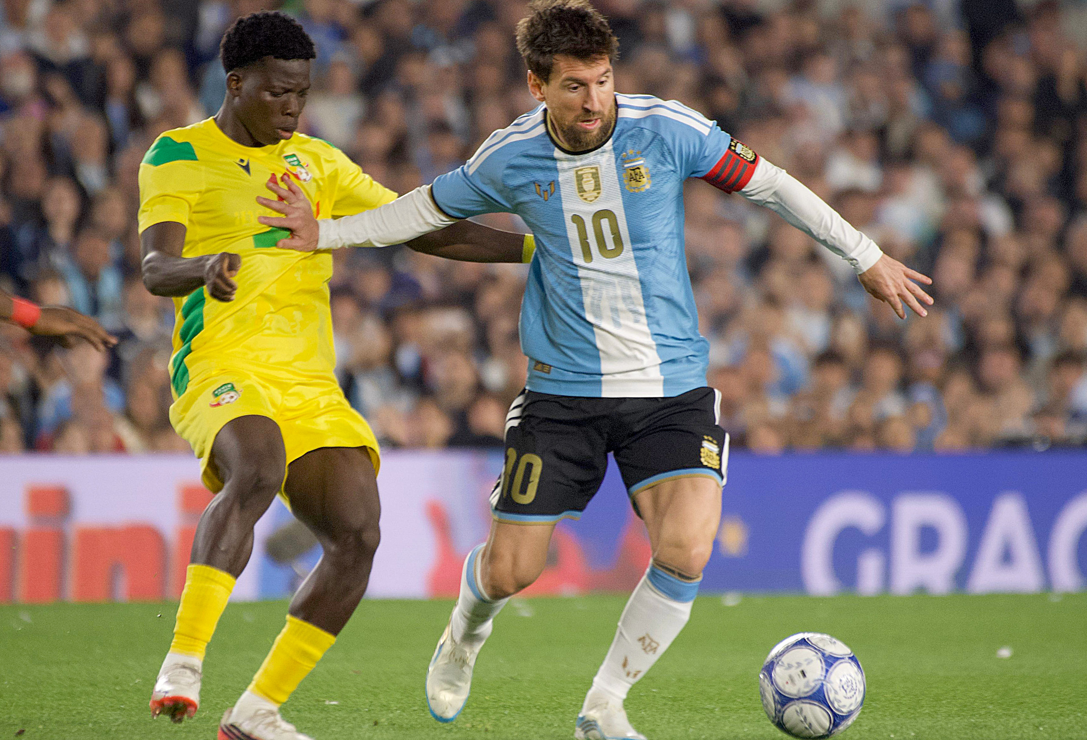 Lionel Messi yakinnye uyu mukino ashaka igitego