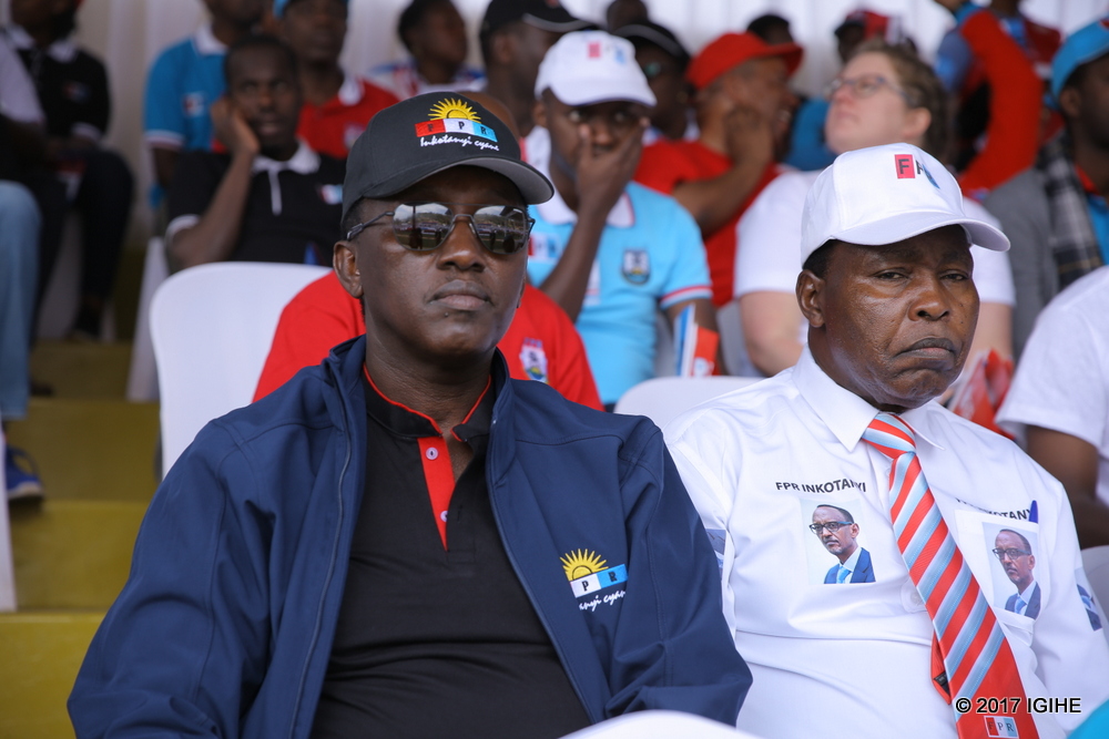 Umuyobozi w'Itorero ry'Igihugu , Rucagu Boniface (iburyo) mu bitabiriye ibikorwa byo kwiyamamaza mu Karere ka Burera
