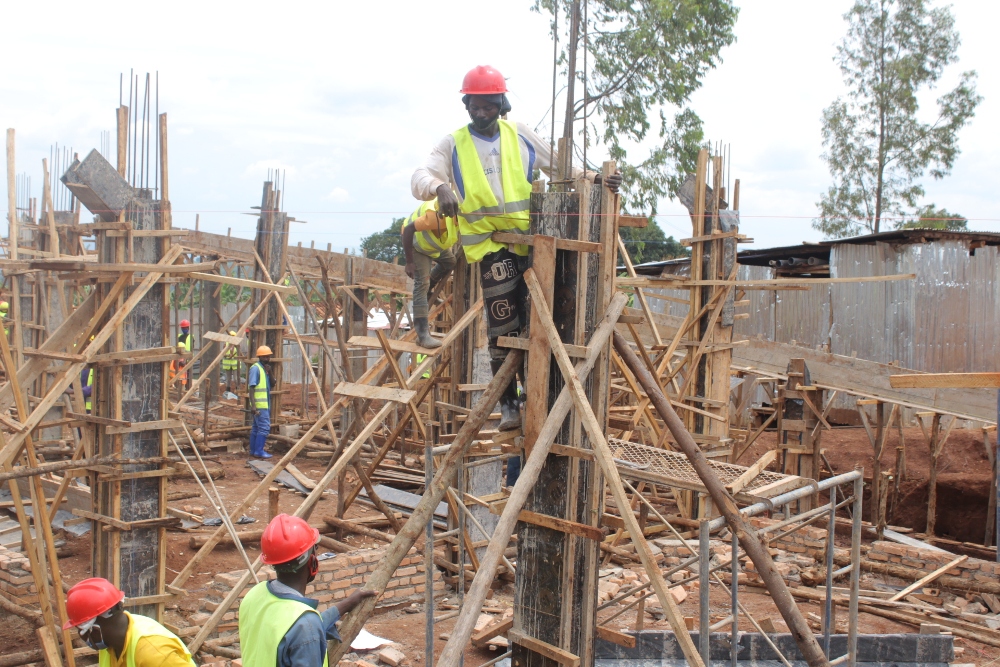 Ibikorwa by'uwo mushinga birimo kubaka ibyumba by'amashuri byaratangiye