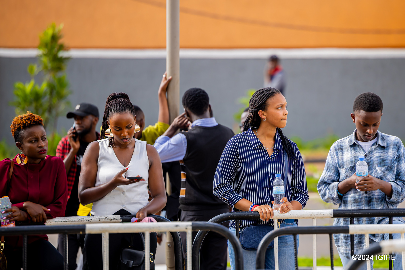 Ubwo abageze kuri BK Arena hakiri kare bari bategereje ko amarembo afungurwa