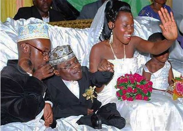 Mu bukwe bwabo buri wese yari yishimiye mugenzi we