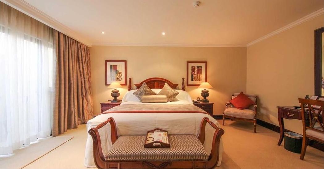 Iki cyumba cyagenewe abifite muri Kigali Serena Hotel