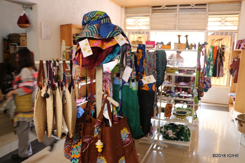 Ifite n'iduka ricururizwamo ibikoresho byabo