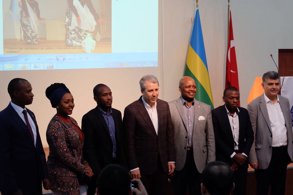 Abanyarwanda baba muri Turikiya bifatanyije n'inshuti zabo kwizihiza Umunsi w'Intwari