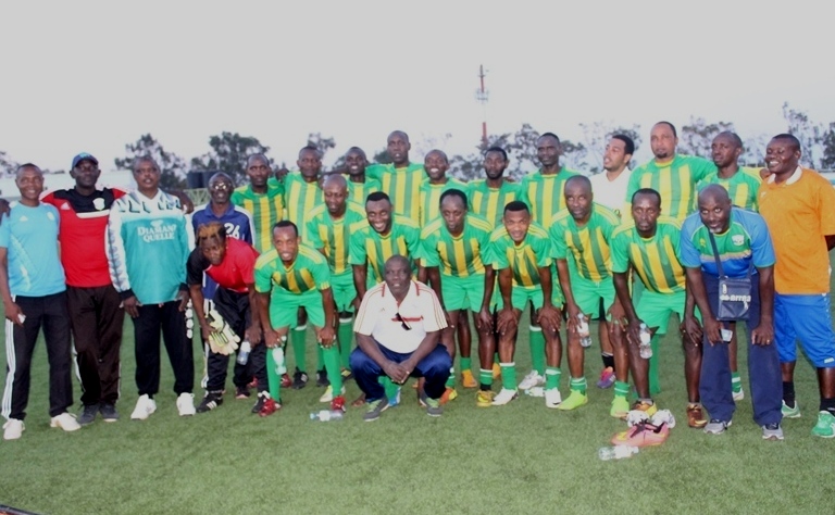 Ifoto rusange y'abakinnyi b'Amavubi bitabiriye imyitozo