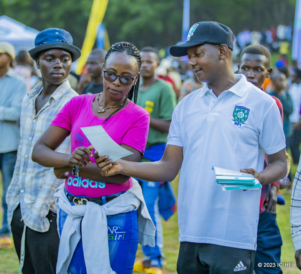 Abaturage bari muri iki gitaramo basobanuriwe ibikorwa bya RFI