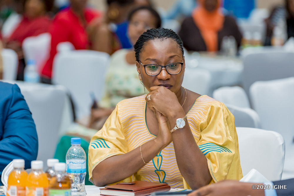 Minisitiri Bayisenge akurikiye ibitekerezo byatangwaga na ba rwiyemezamirimo b'abagore